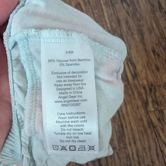 💥3/$24 Angel Dear Bamboo Tropical Print Ruffle Bummy Set - Picture 4 of 4